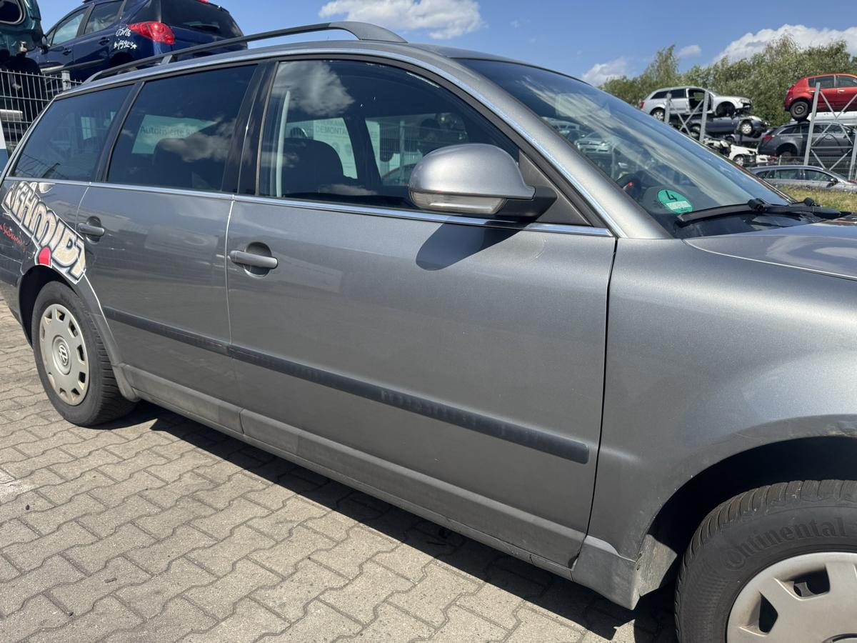 VW Passat 3BG original T&uuml;r vorn rechts LD7W Urban Grey Metallic Rohbau Bj.2004